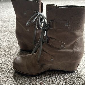 Sorel Joan of Arctic Wedge II lace up boots